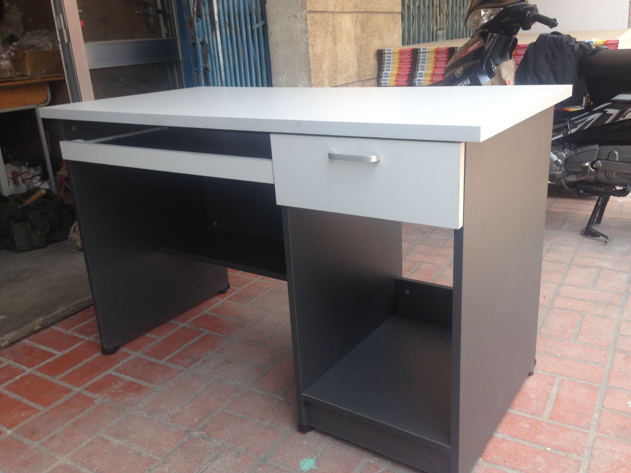 Bàn Hòa Phát ghi chì HP202