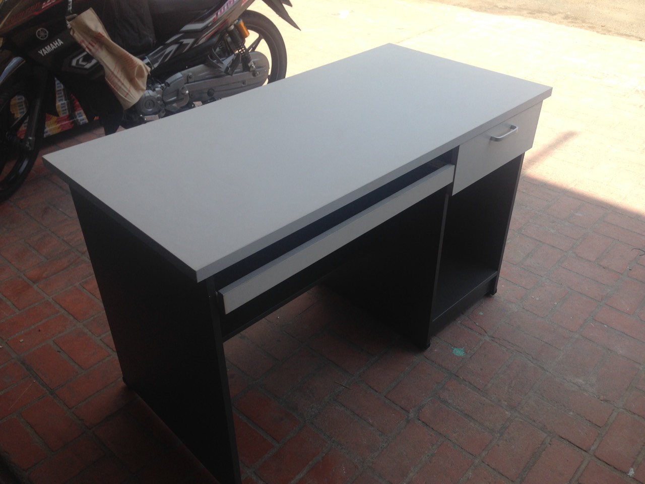 Bàn Hòa Phát ghi chì HP202