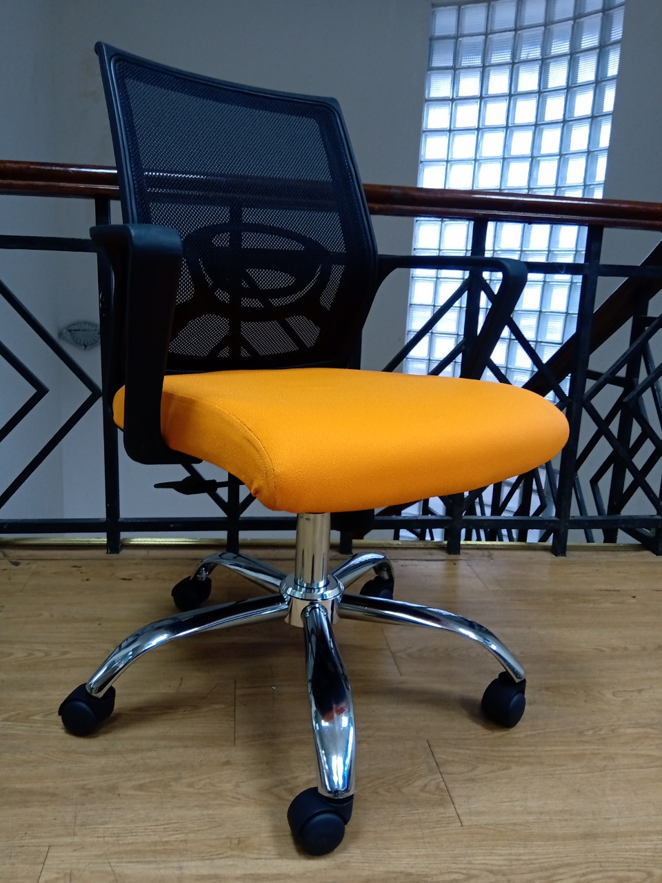 Ghế văn phòng PT131