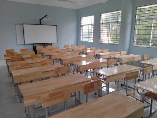 Bàn ghế học sinh cấp 3 gỗ cao su BHS-C3-CS