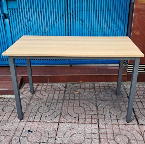 Bàn làm việc chân sắt vuông dài 1m2