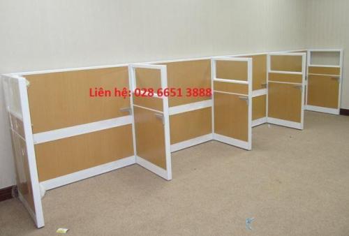 Vách ngăn bàn bằng gỗ kính VNGK-06