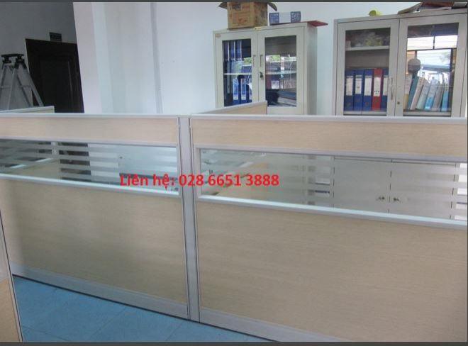 Vách ngăn bàn làm việc gỗ kính VNGK-11