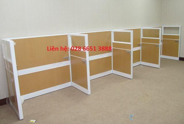 Vách ngăn bàn bằng gỗ kính VNGK-06