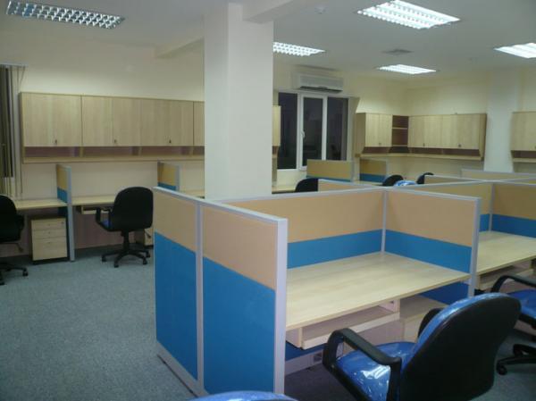 Vách ngăn bàn làm việc nhôm nỉ VNNN-04