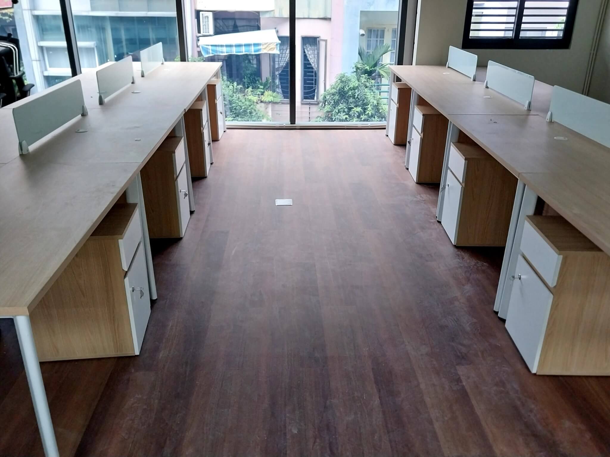 Có nên mua bàn làm việc chân sắt giá rẻ?