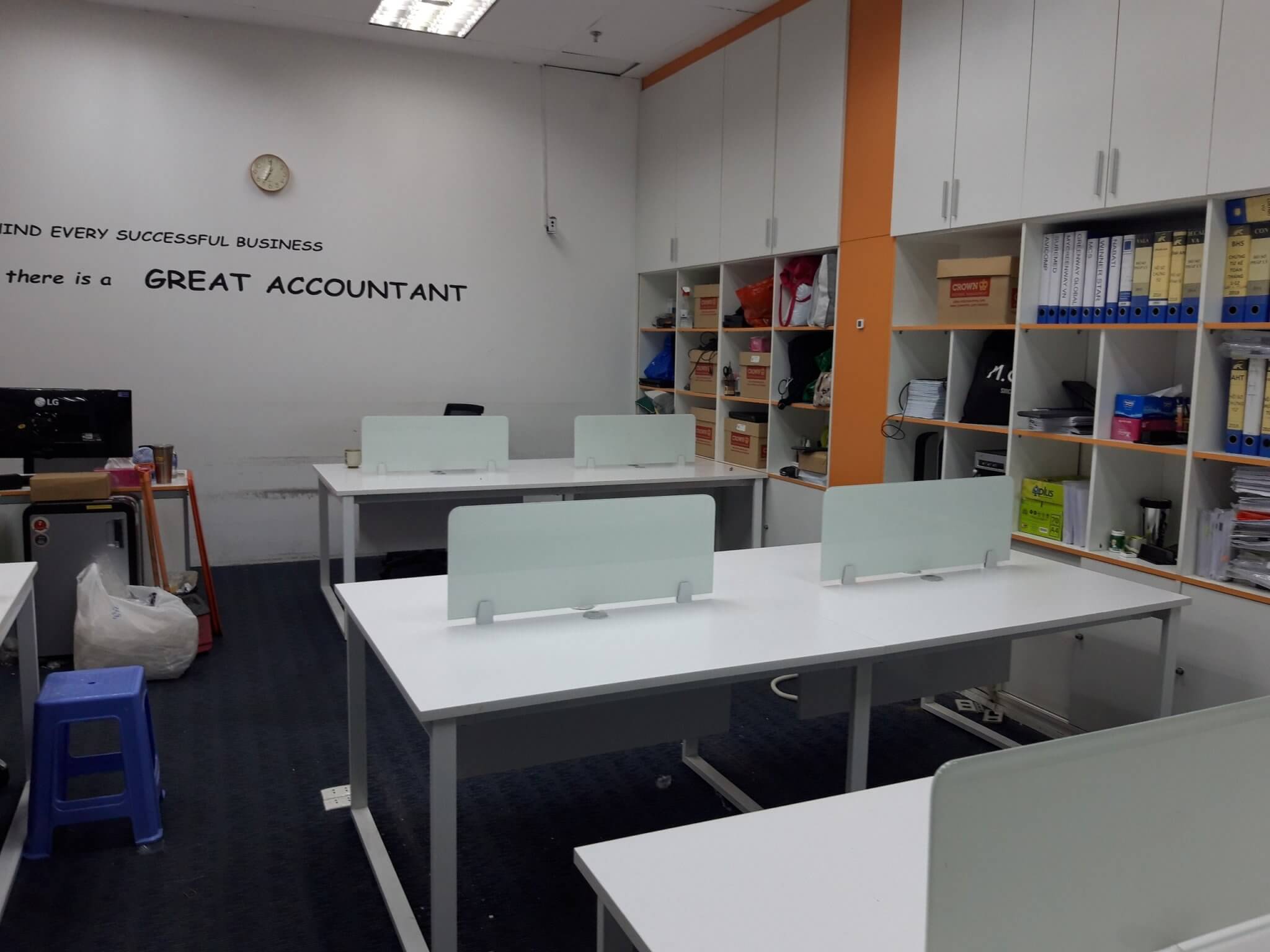 Có nên mua bàn làm việc chân sắt giá rẻ?