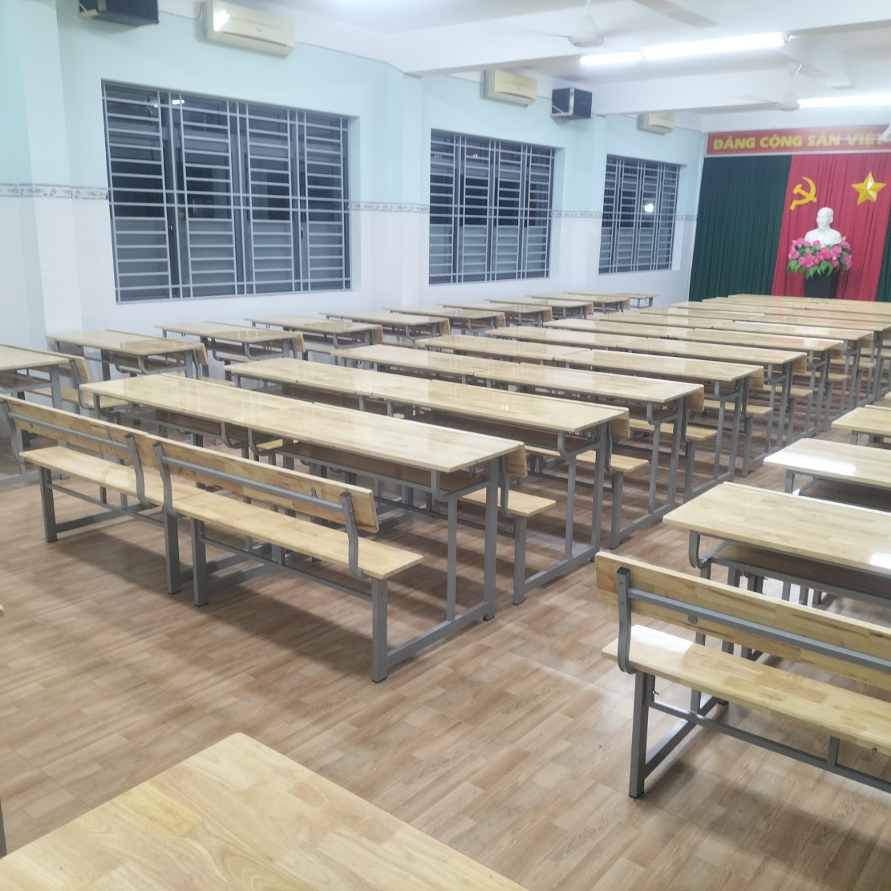 CUNG CẤP BÀN GHẾ HỌC SINH NHÀ THIẾU NHI HUYỆN BÌNH CHÁNH