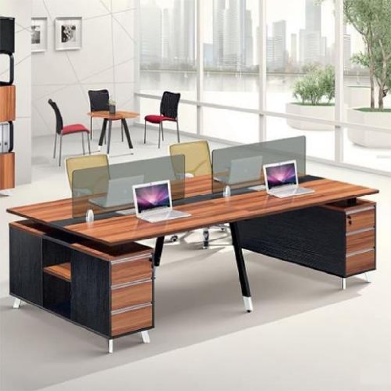 Bố trí phong thủy hài hòa đúng cách cho cụm bàn làm việc 4 người