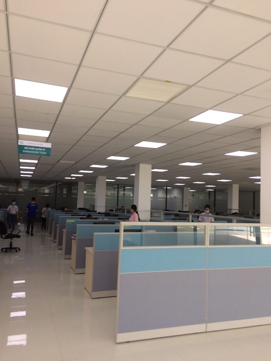 Các loại chất liệu vách ngăn cụm bàn làm việc 4 người phổ biến hiện nay