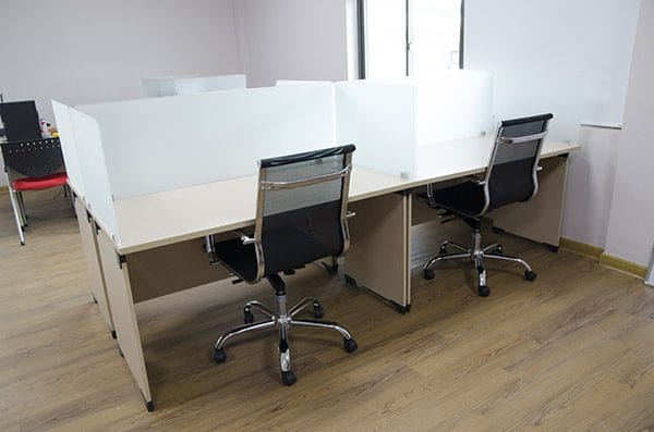 Đi tìm những loại vách ngăn văn phòng chống lây nhiễm tốt nhất cho mùa dịch