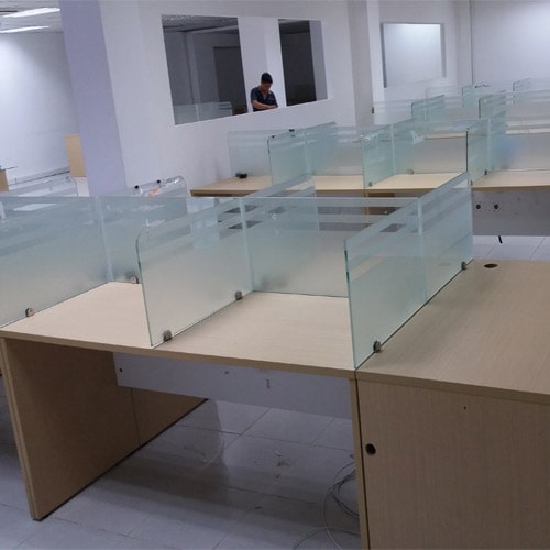 Đi tìm những loại vách ngăn văn phòng chống lây nhiễm tốt nhất cho mùa dịch