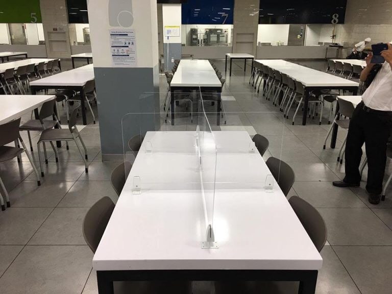 Tại sao nên lắp vách ngăn kháng khuẩn cho văn phòng mùa dịch