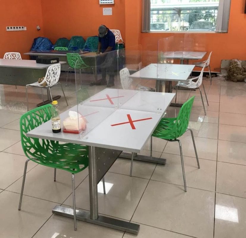 VÁCH NGĂN KHÁNG KHUẨN - LỰA CHỌN TỐI ƯU CHO NHÀ ĂN TẬP THỂ MÙA DỊCH