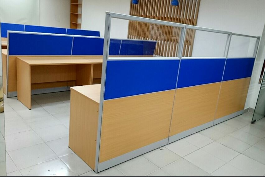 vách ngăn nỉ kính PTP