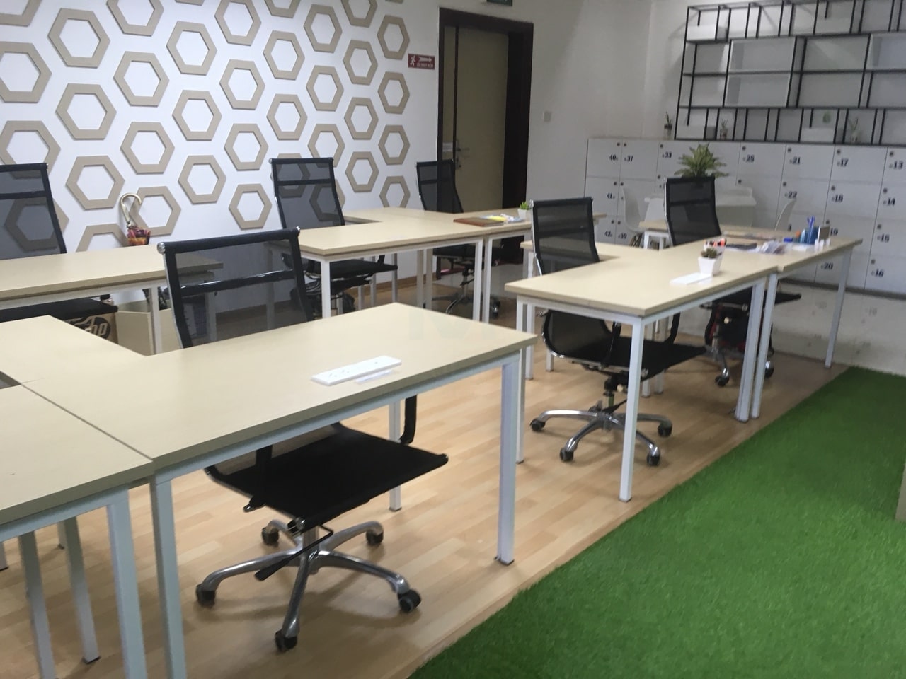 Xu hướng lựa chọn chất liệu bàn làm việc văn phòng năm 2020