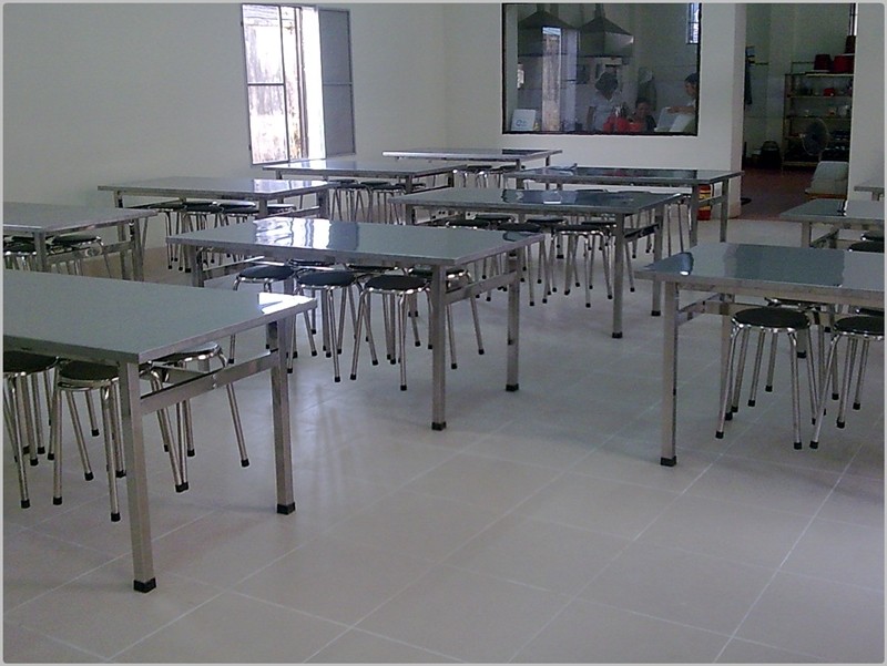 Bàn ăn công nghiệp