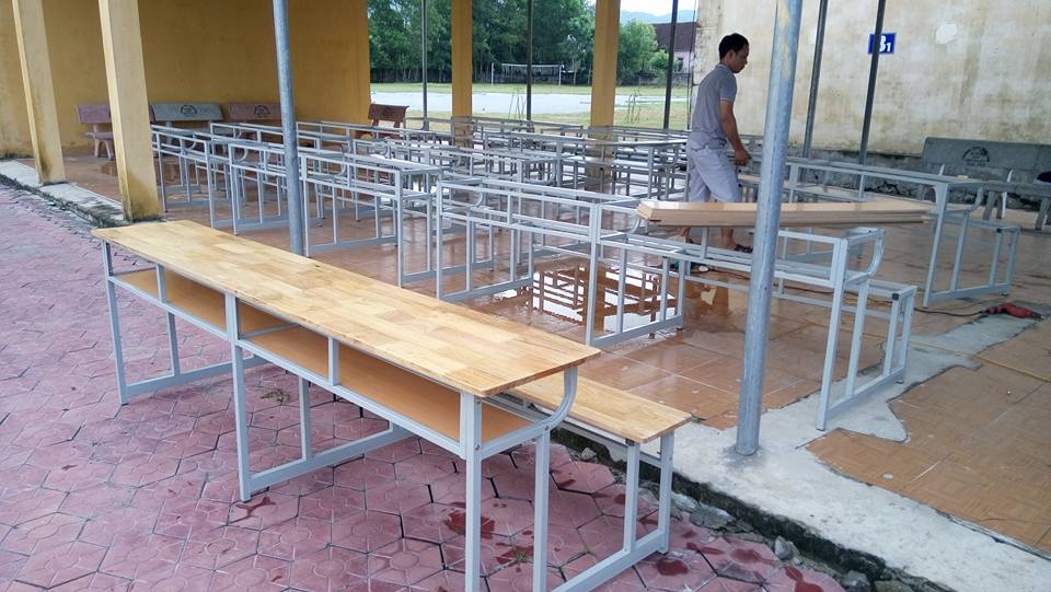 Bàn ghế học sinh trường học