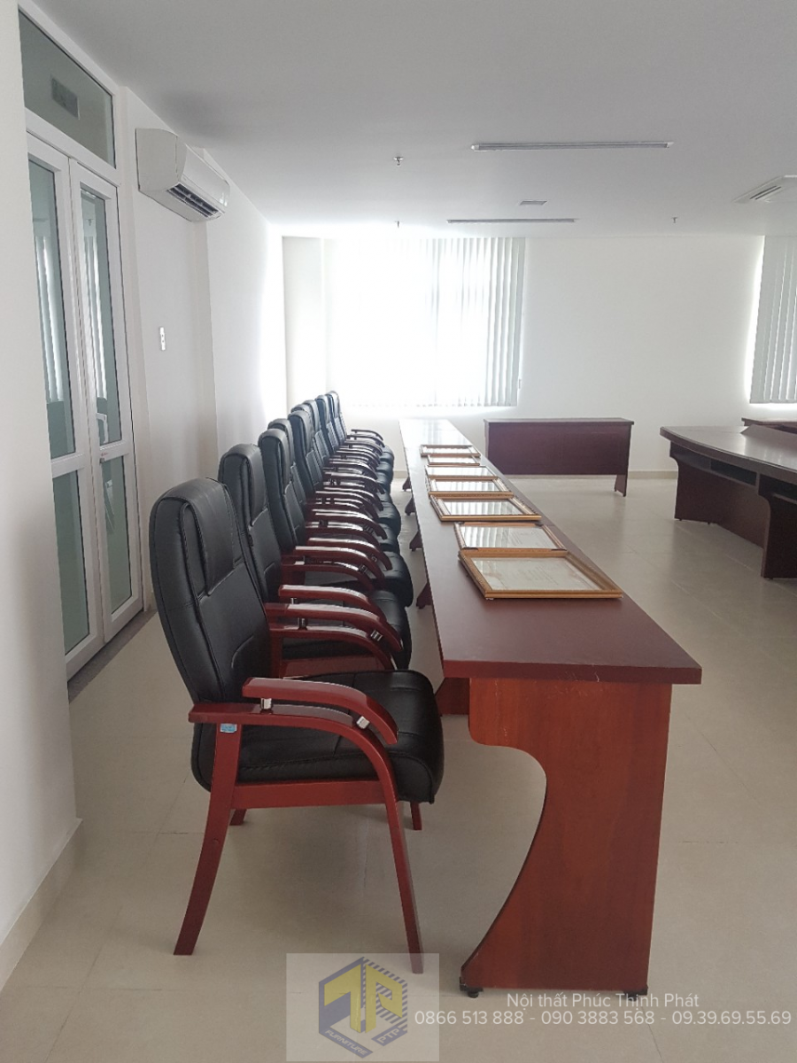 bàn làm việc hòa phát