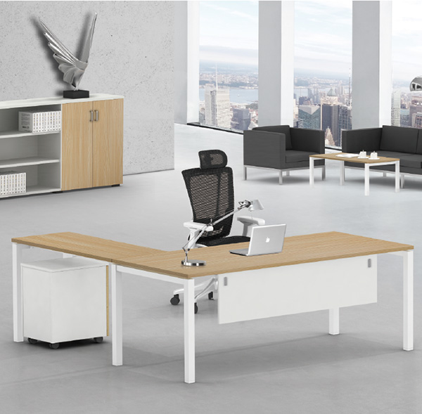 ban-lam-viec-chan-sat