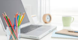 bàn làm việc có nước uống