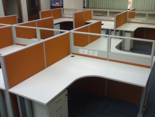 /ban-lam-viec-co-vach-ngan3