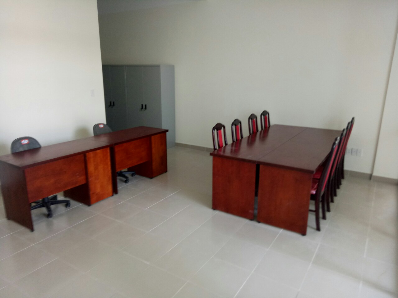 bàn làm việc hòa phát