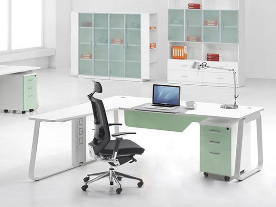 bàn làm việc nhân viên hợp phong thủy