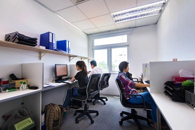 Hướng dẫn chọn kiểu bàn ghế văn phòng cho không gian nhỏ