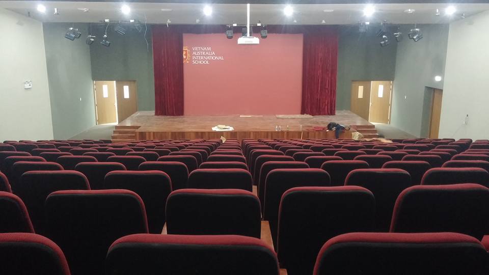 thi cong phong hoi truong