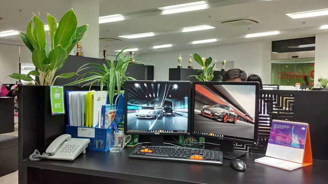 trang trsi bàn làm việc 2018