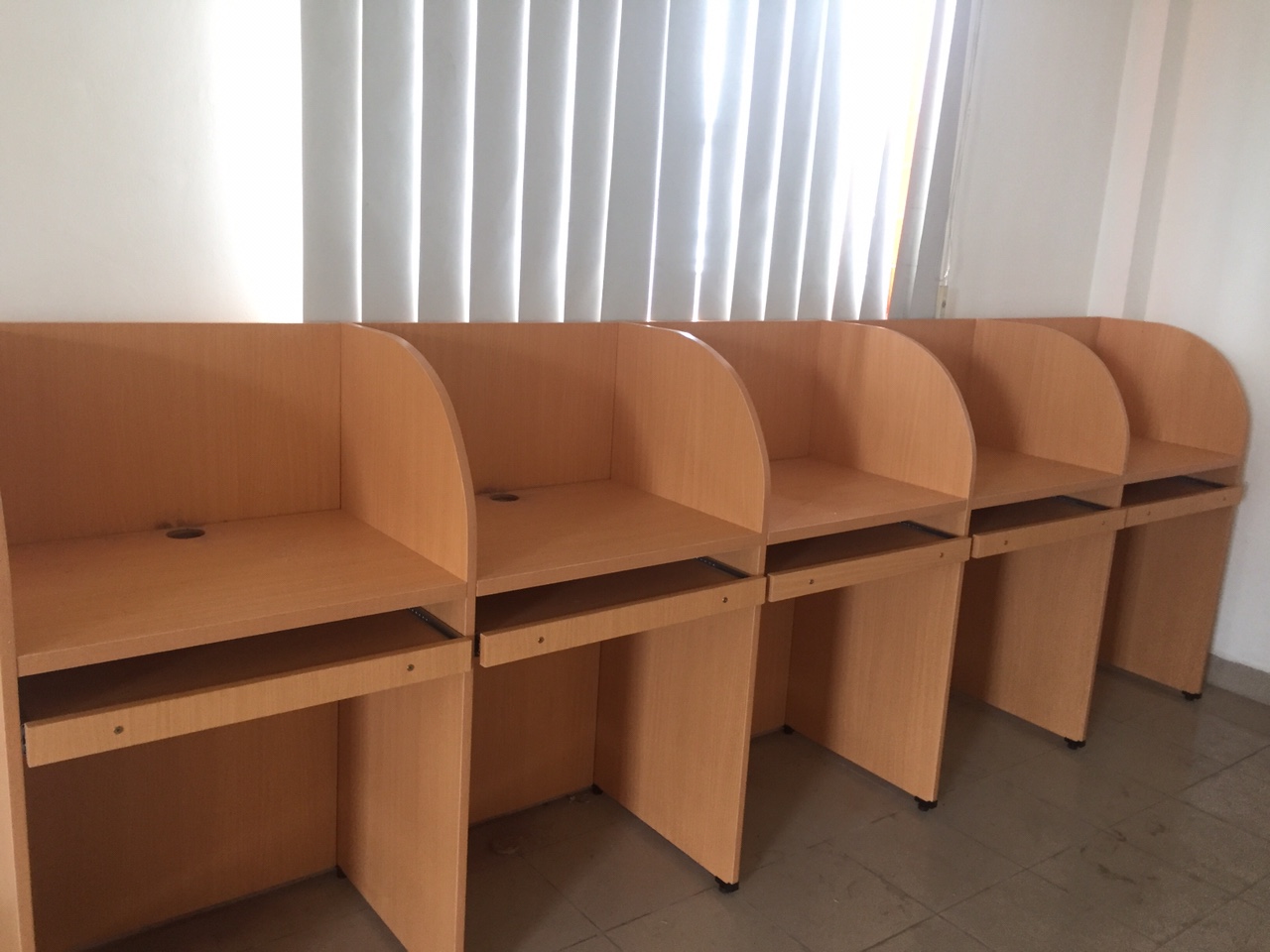 giá bán vách ngăn văn phòng