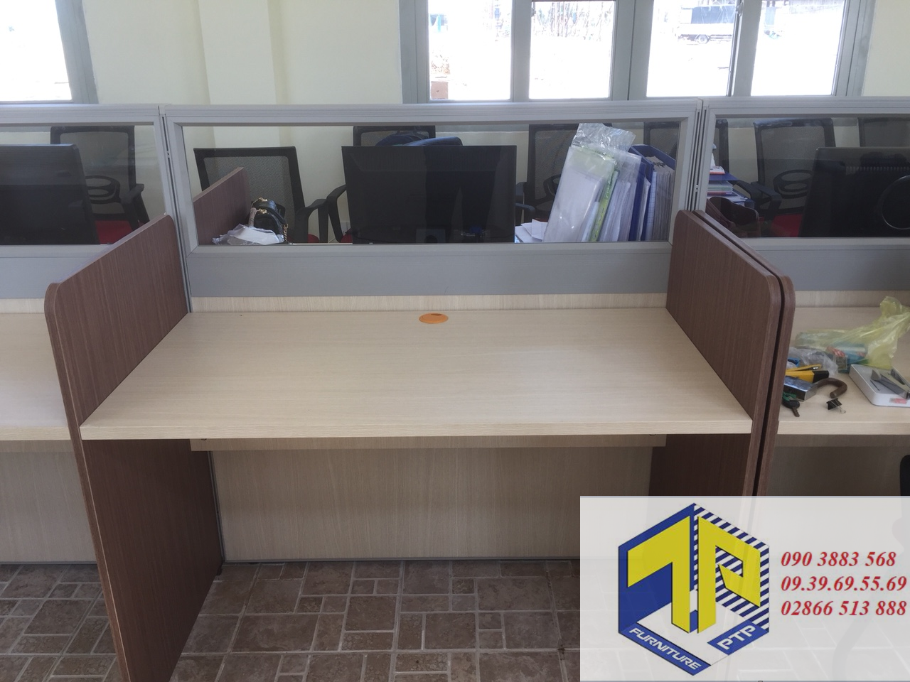 vách ngăn bàn làm việc quận 10