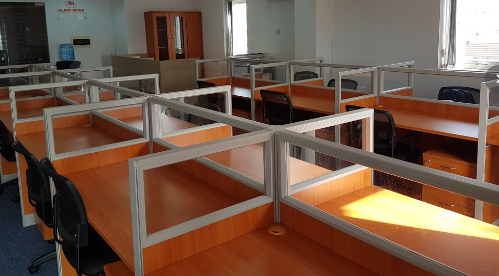 Vách ngăn gỗ kính 