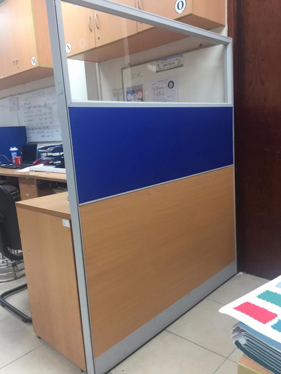 vách ngăn nỉ kính