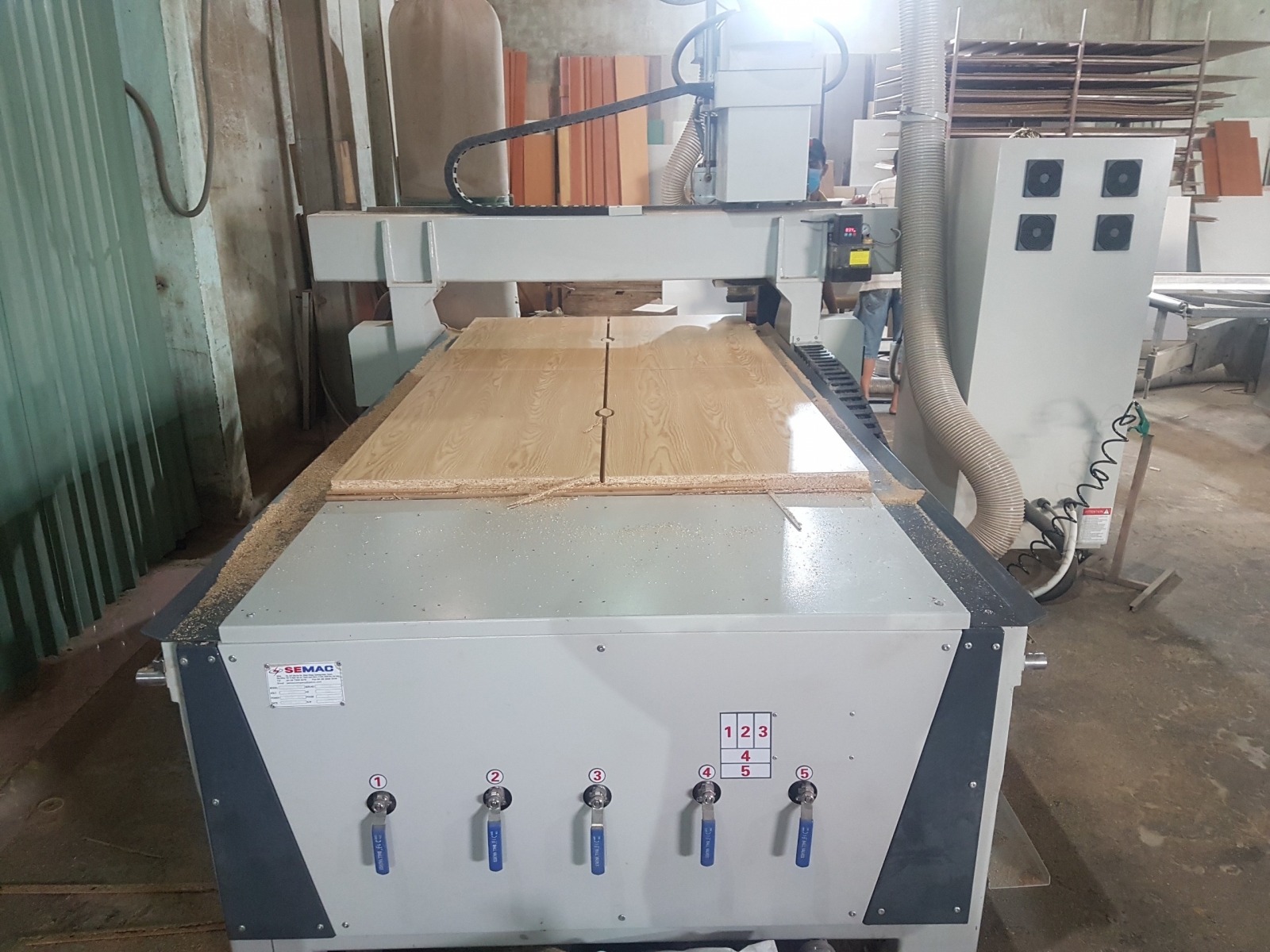 xuong-noi-that-truong-hoc