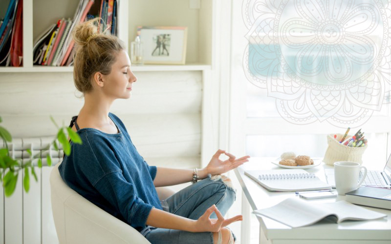 yoga bàn làm việc