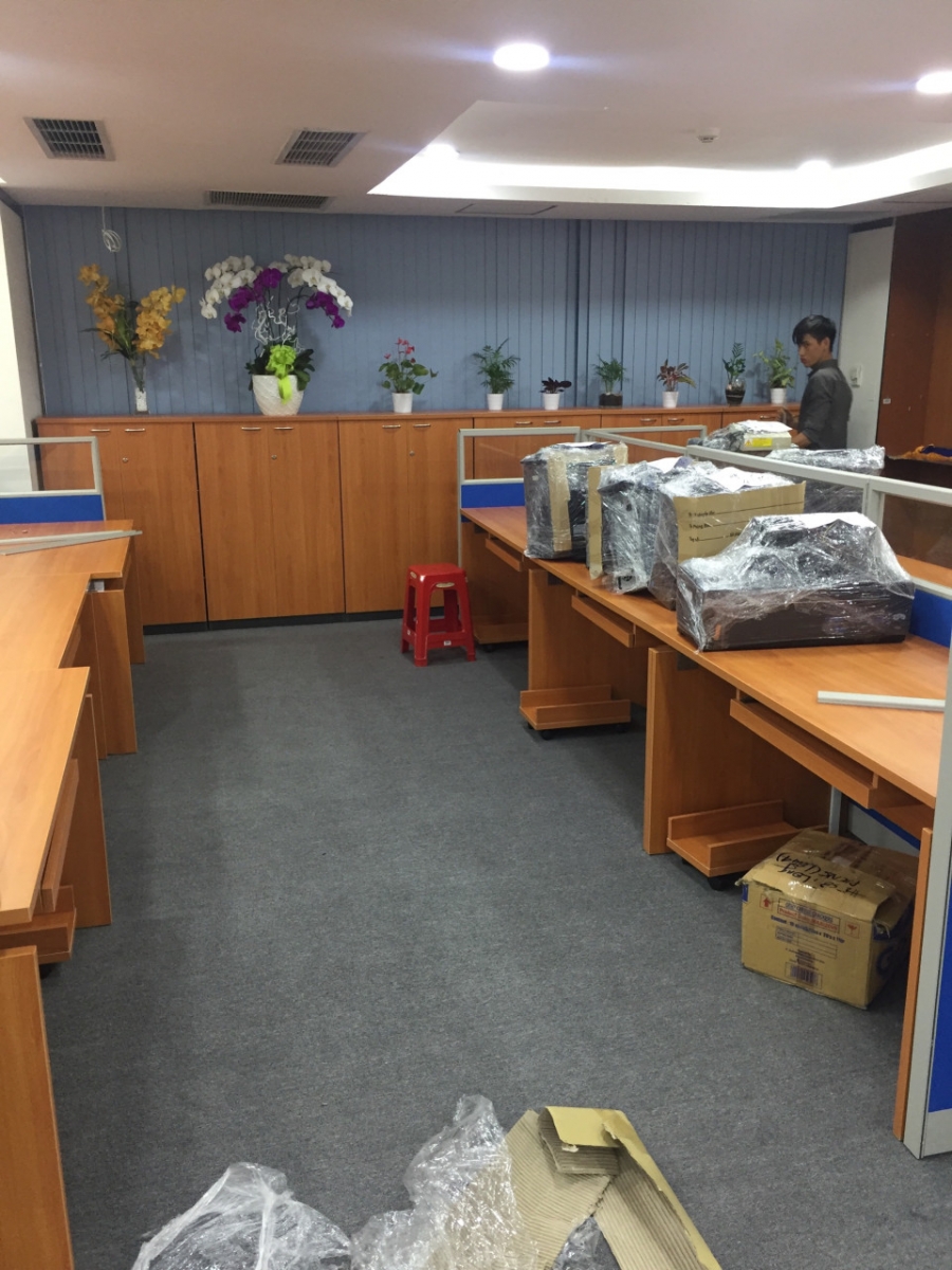 thi công bàn làm việc văn phòng