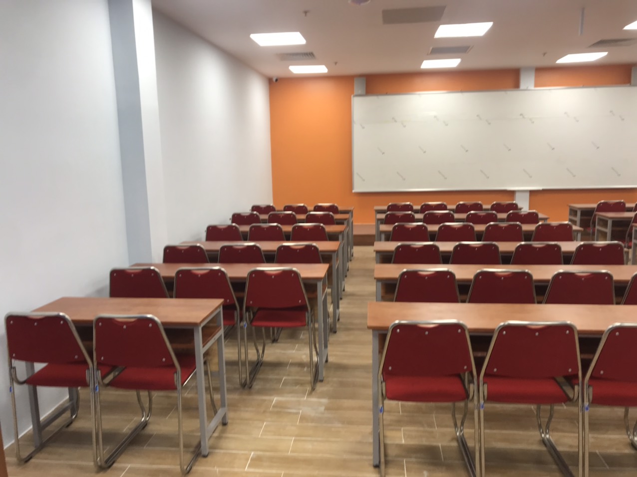 NGHIỆM THU BÀN GIAO BÀN GHẾ HỘI TRƯỜNG TRƯỜNG ĐẠI HỌC NGOẠI NGỮ TIN HỌC TPHCM